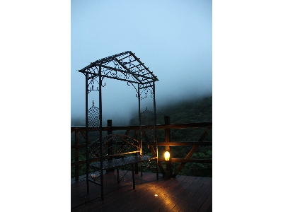 VATHI咖啡館平台景觀拱門
