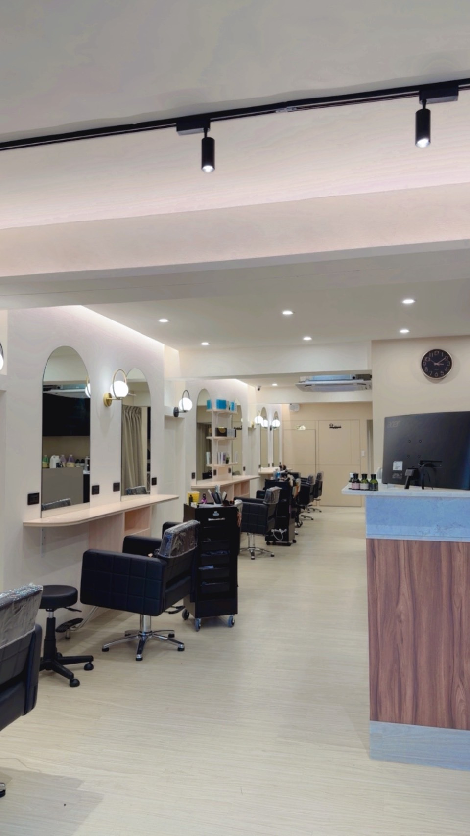 莉亞美髮沙龍工作室相關照片3