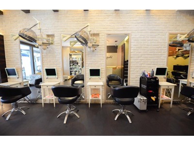 D2 AVEDA 概念店 (馨鈺美髮沙龍店)相關照片2