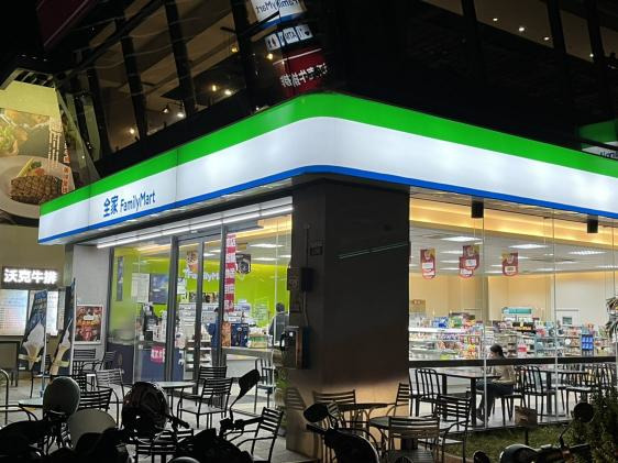 全家便利商店(宇玲企業社/台中新大富店)相關照片1