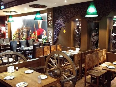 餐廳內部B區用餐環境