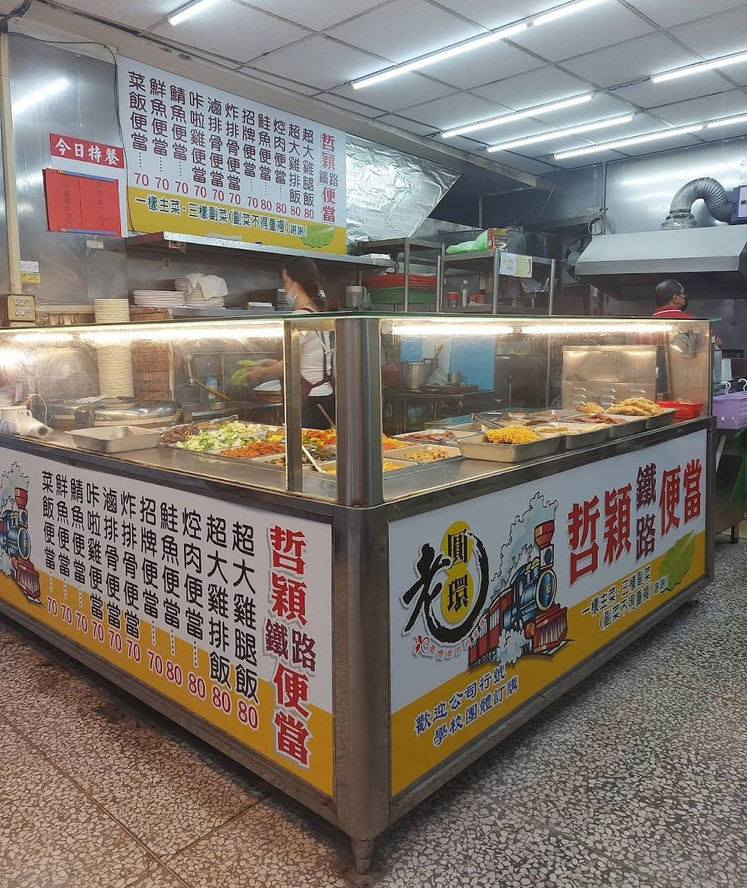 哲穎鐵路便當(老圓環焢肉飯)相關照片1