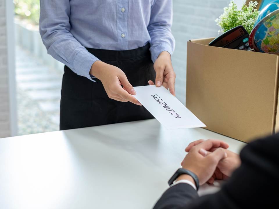 對公司不滿，別離開時才說！3原因曝離職面談你更該說「客套話」