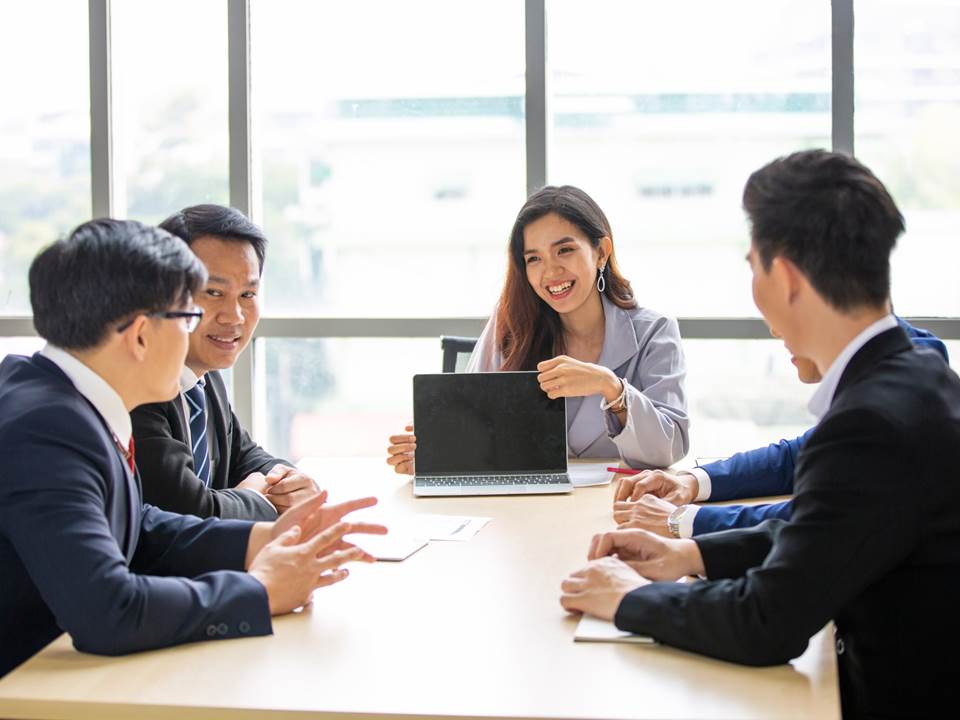 為何我這麼努力，公司都沒看到？想打破升遷困境就從這招做起