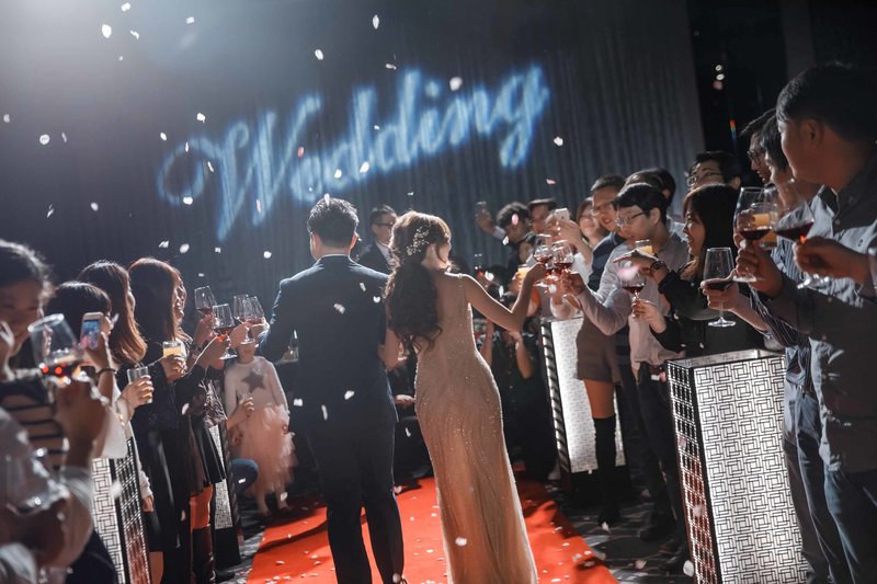 婚禮花費調查 新人婚禮預算較去年增加3%  平均花費55萬辦婚禮  新人備婚只求家長別干預太多