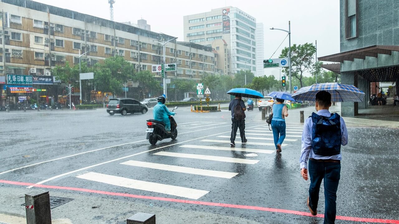 居家上班沒得放颱風假?當天出勤有薪水嗎?勞動部給答案
