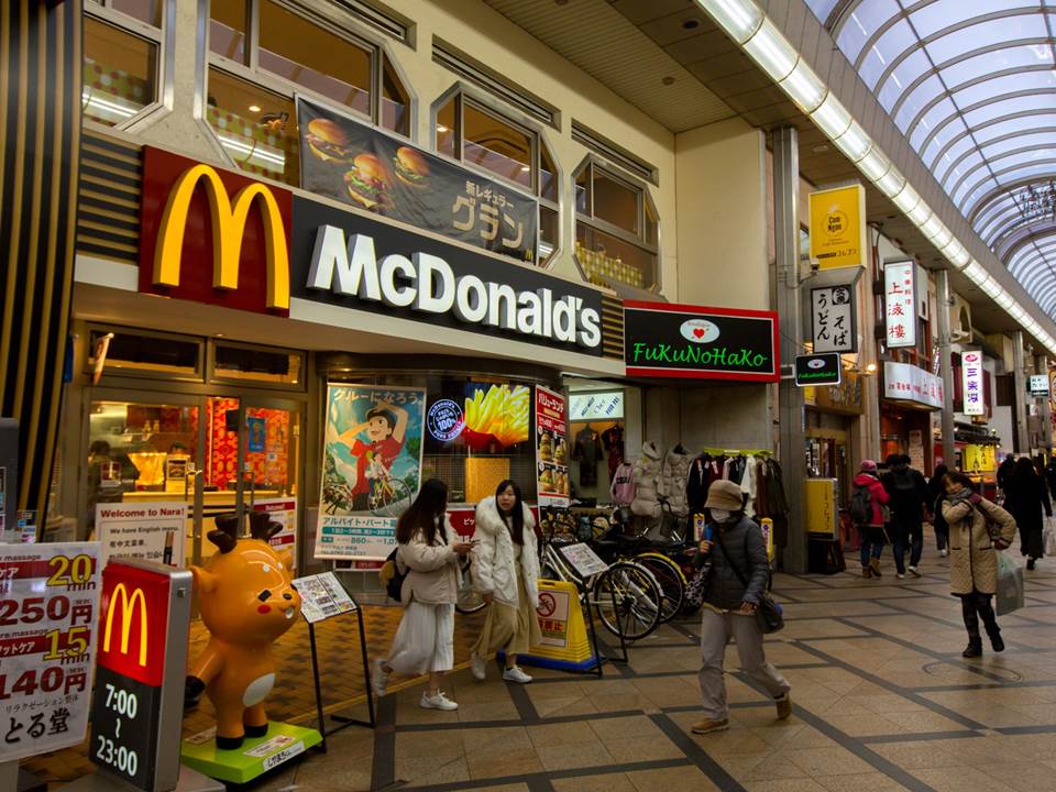 貝佐斯也曾在麥當勞打工！餐飲業為何成為年輕人第一份工作首選？