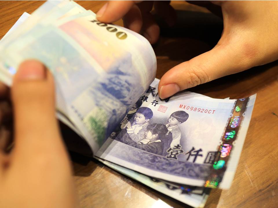 10萬元保單紓困貸款來了!5資格符合一項,就能請領年關救命錢