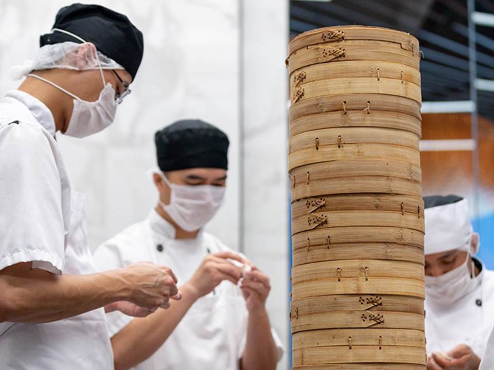 鼎泰豐對員工有多好?月薪41K起,過來人加碼曝5大福利