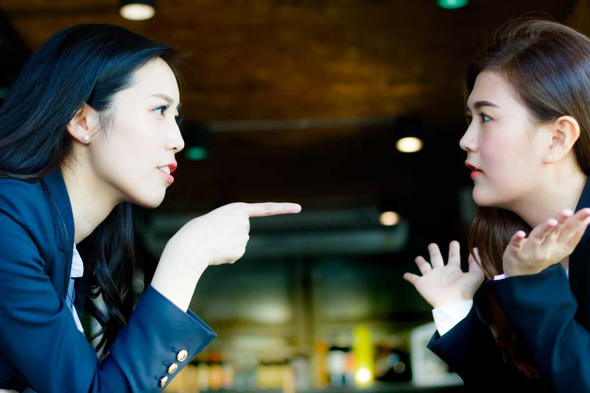 同事撈過界，工作「補位」還是「踩線」該如何拿捏？缺乏信任感的你終將惹人嫌