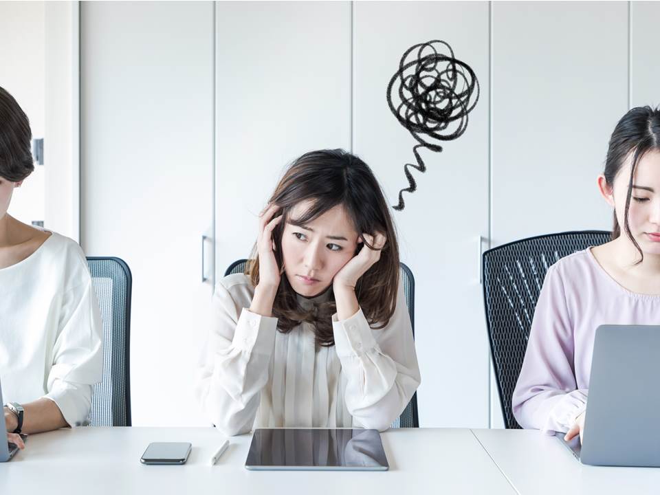 新工作沒人帶、問問題還被翻白眼？「新人期10大焦慮」冠軍竟是它