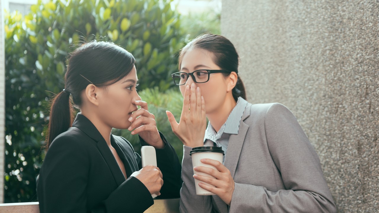 同事整天煽動你快離職？搞懂背後3個心理動機，別再被牽著鼻子走