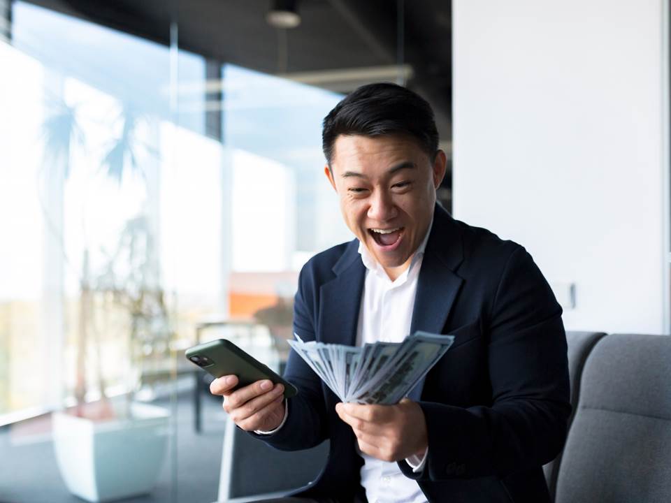 薪資透明化政策可行嗎？4點揭公司薪資公開好處及員工心裡想什麼