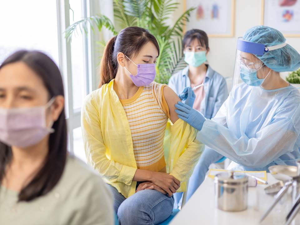 第四劑疫苗一定要打嗎？接種對象、怎麼預約，5個常見QA一次搞懂