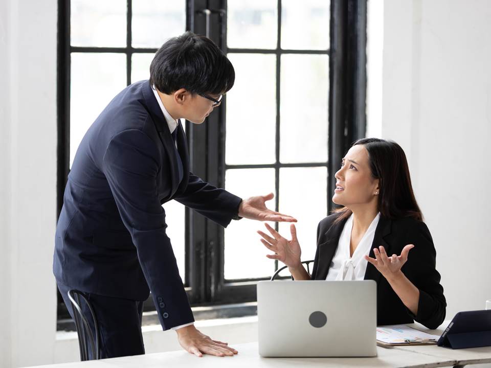 為了同事負氣離職值得嗎？他給忠告：你可以選老闆，但不需要挑同事