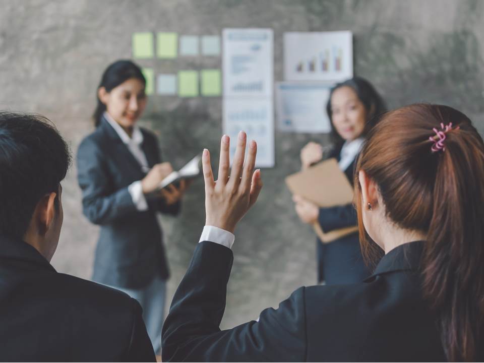 報到第一天就要投保？新進員工必知5大保險，別讓你的退休金飛走了