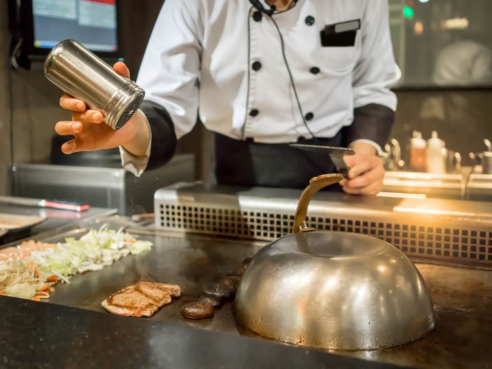 鐵板燒師傅好難當？狂列「13個奧客行為」，卻因這點被嗆爆