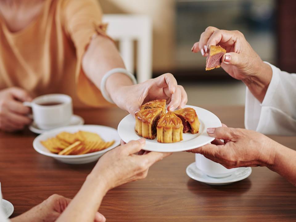 今年中秋遇假日可補假1天！中秋節連假排班、補休、加班費規定一次看懂