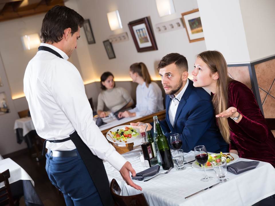 店家遇到負評洗版該怎麼辦？餐飲老闆必備的3個「神回覆」奧客密技