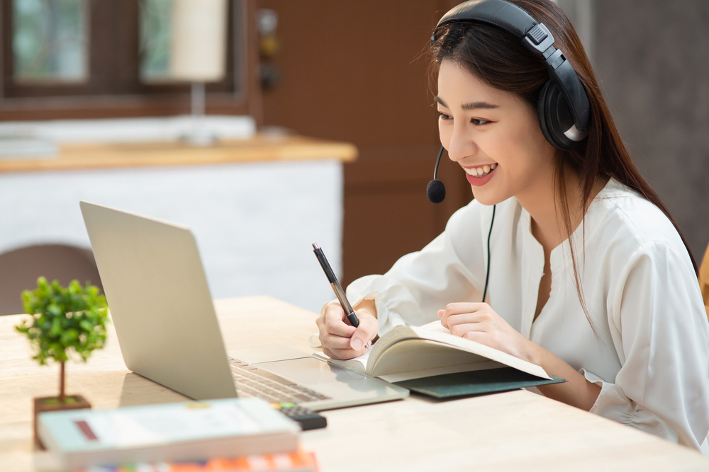 【產業新尖兵課程】待業青年看這裡！勞動部推免費數位行銷、AI+IoT、ESG課程，還可月領8千元獎勵