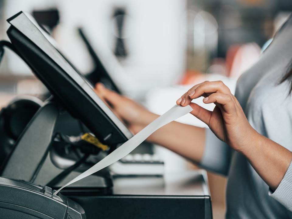 台南排隊名店「阿堂鹹粥」、「阿明豬心冬粉」遭國稅局盯上，餐飲小吃店營業額超過多少才要開發票？