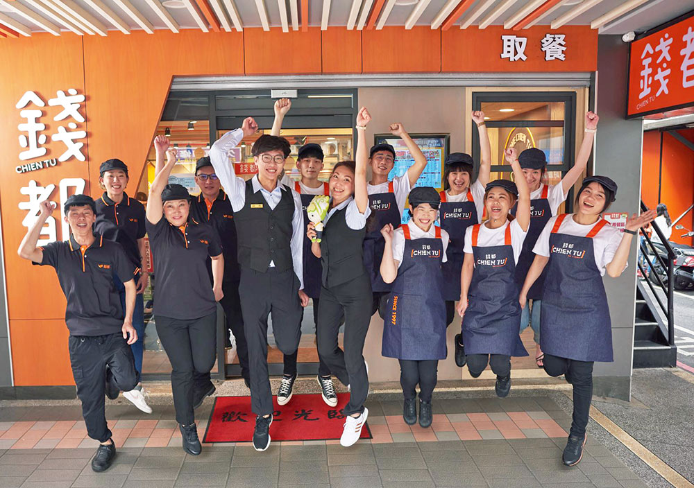 國民火鍋「錢都餐飲集團」留才也留財！12月起調薪達6%，店長平均薪資8萬以上