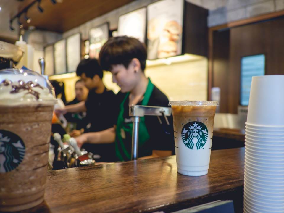 星巴克正職可月領6萬元，年薪還有機會破百萬？真實待遇、員工福利曝光