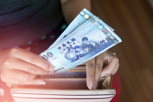 2023年新制懶人包》勞保費率調漲、滿18歲成年、國民法官上路…等勞工荷包相關10大事