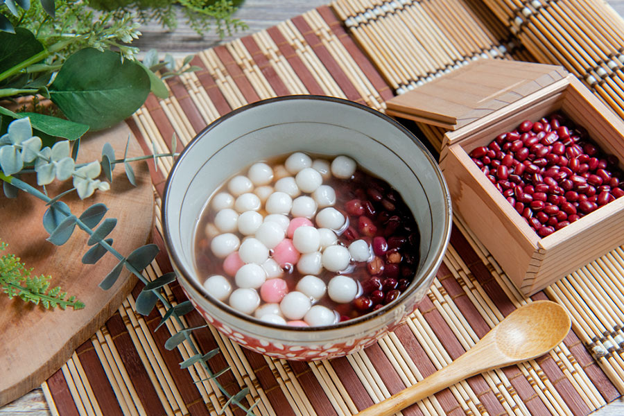 過年前打掃注意！送灶神時間、甜食供品、清囤步驟與禁忌一次懂