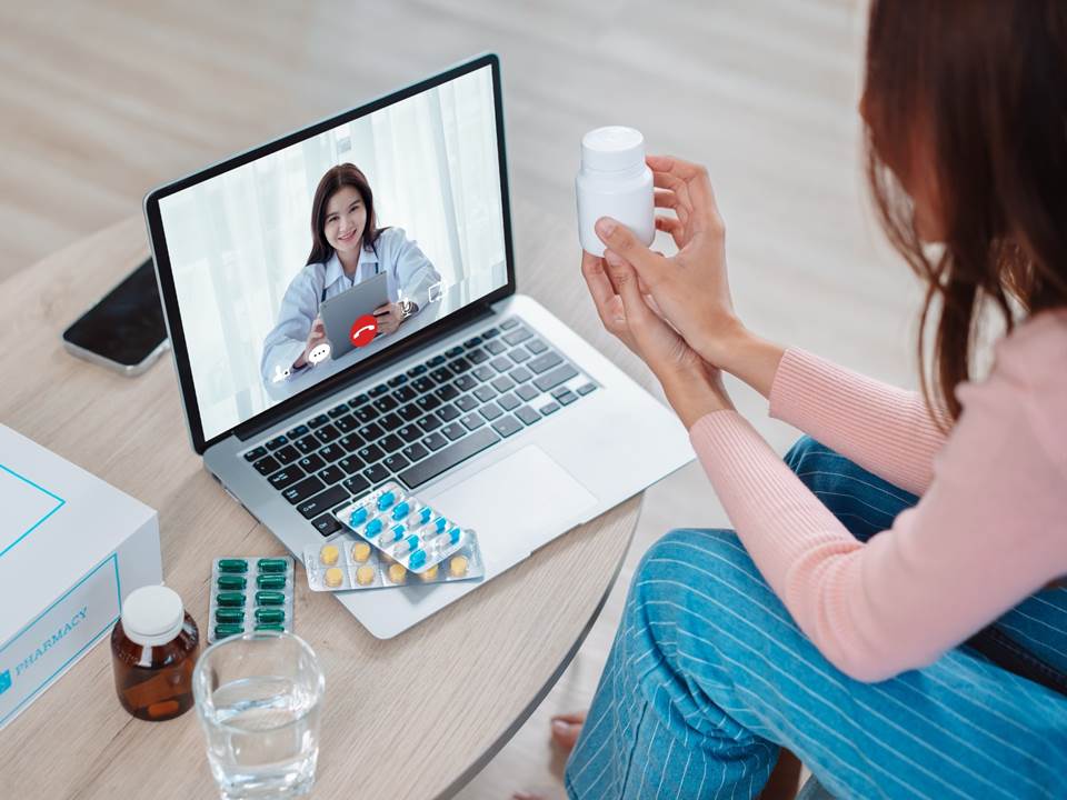 過年確診該怎麼拿藥？春節視訊看診、領藥院所、疫苗接種資訊通通在這