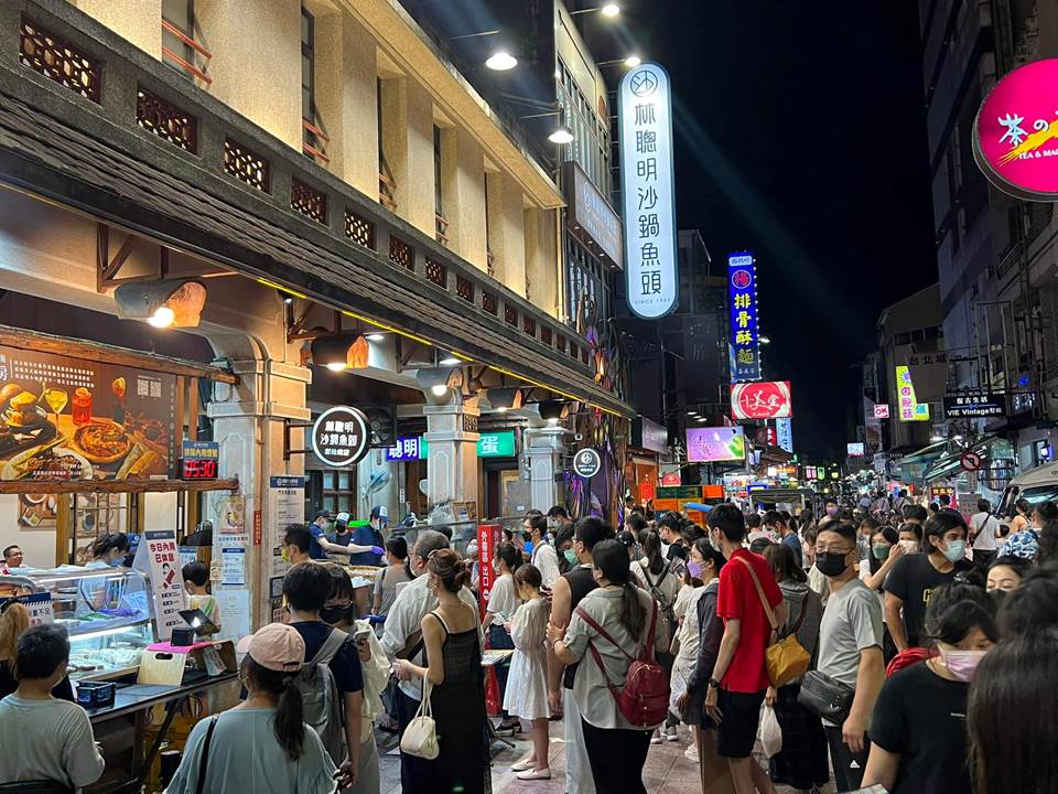 員工流動率高全因沒認同感？為何「林聰明沙鍋魚頭」執行長要帶員工到劇團學走路？