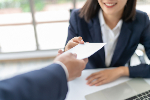 薪水晚發有罰則嗎？勞動部最新指導原則規範這些企業「5號前」發薪