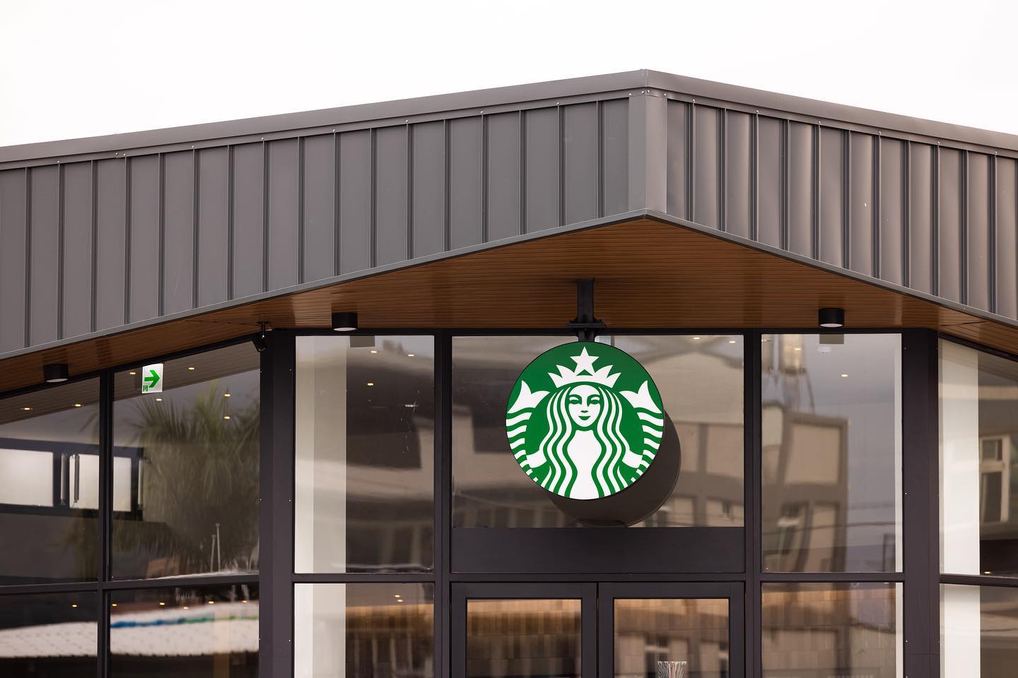 如何應徵到優秀的店長？日本星巴克CEO：看他如何對待端茶水的人