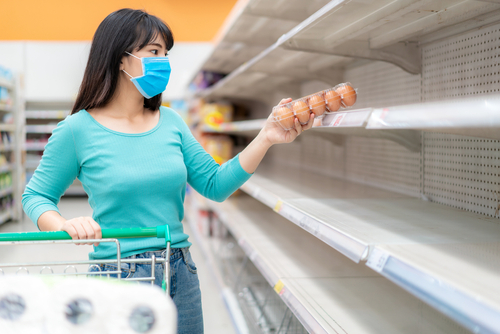 買不到蛋是因「缺蛋」還是「蛋價漲」？商家面對缺蛋危機餐飲如何因應？一文看懂