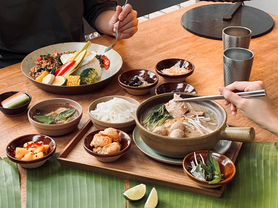 一個人也能吃泰菜！路易莎子品牌「初泰PIKUL」插旗南港，集團職缺、員工福利曝光