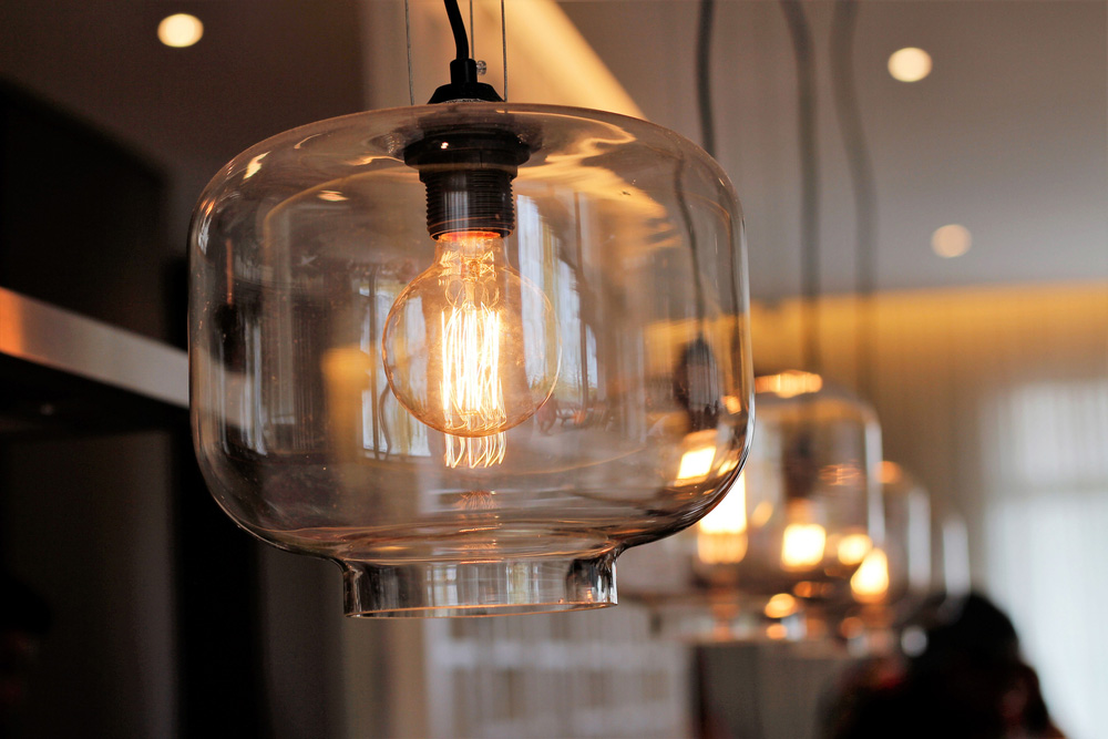 【店面裝潢】燈光色溫3000K最剛好？咖啡廳、高級餐館、簡餐店「照明」選擇大不同！