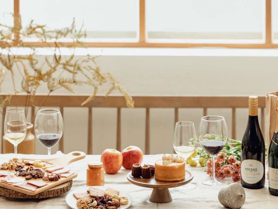 MMHG湘樂餐飲集團在2020年設立電商網新品牌「taste by MMHG」，推出自家星級主廚創立的甜點、必比登餐廳調理包、環保餐具、選物等