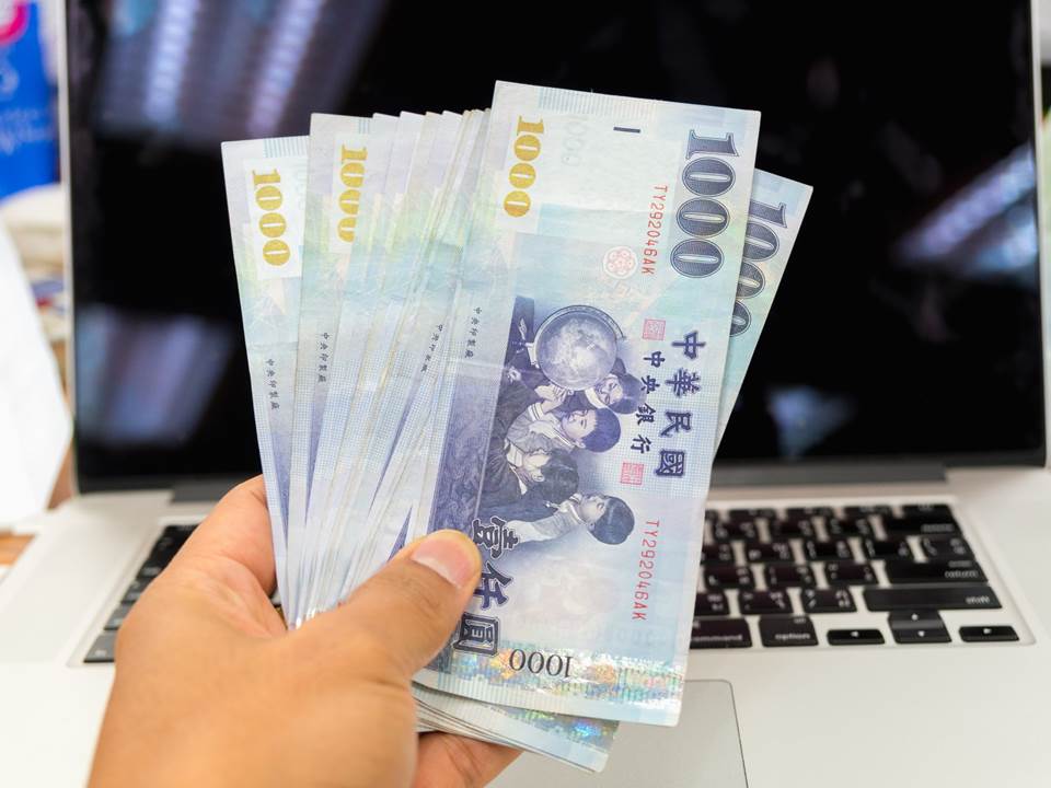 每人最高月領1.3萬！勞動部「疫後缺工就業獎勵金」鎖定餐飲旅宿業，符合這資格就能領