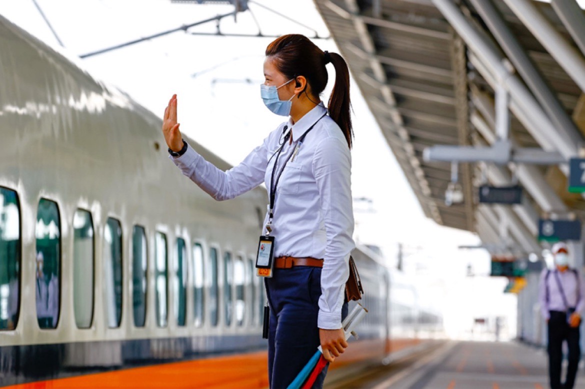 為什麼高鐵女服務員都綁「高馬尾」？形象管理專家提醒：6種NG髮型恐讓你形象扣分