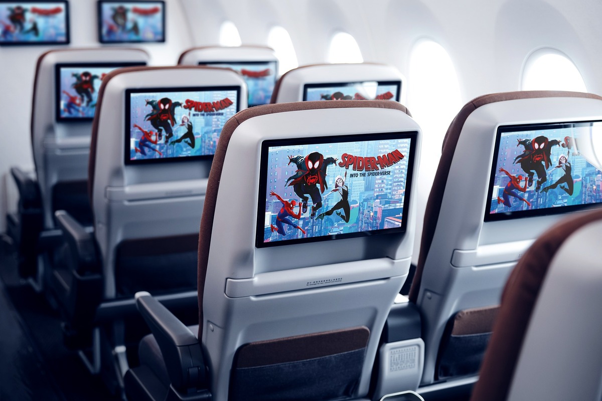 搭乘星宇航空亞洲線蜘蛛人主題航班，能在機上溫習第一集《蜘蛛人：新宇宙》，跟著主角Miles一起穿越亞洲宇宙