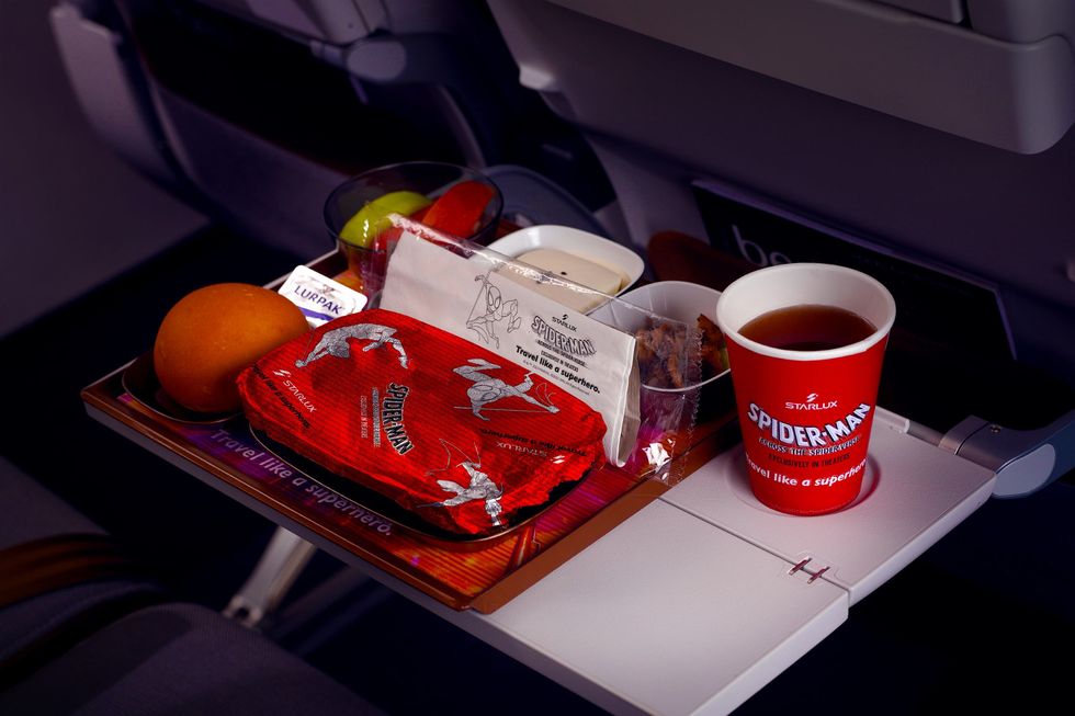 星宇航空蜘蛛人主題航班提供餐點都換上蜘蛛人限定包裝