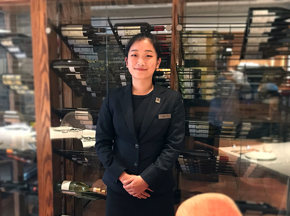 BELLINI Caffe 台北復興店的 Abby 具有內場、外場的「二刀流」經驗，年紀輕輕 26 歲就成為代理店長。