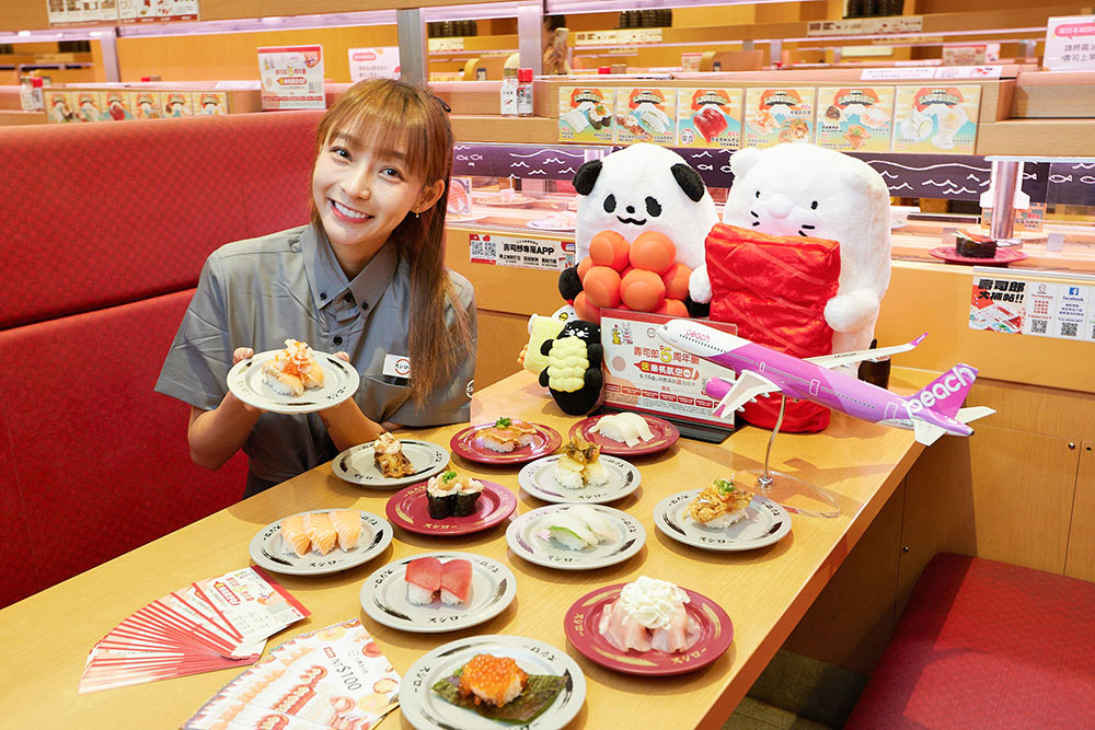 林襄賀台灣壽司郎五周年紀念！期間限定與「樂桃航空」聯名新口味聖代，滿額贈禮送超大！