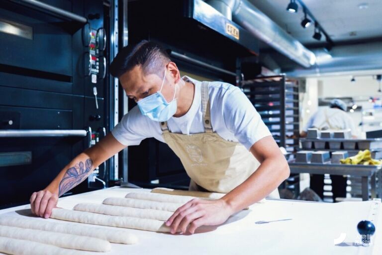 陳耀訓被做麵包的過程吸引，立志成為麵包師傅