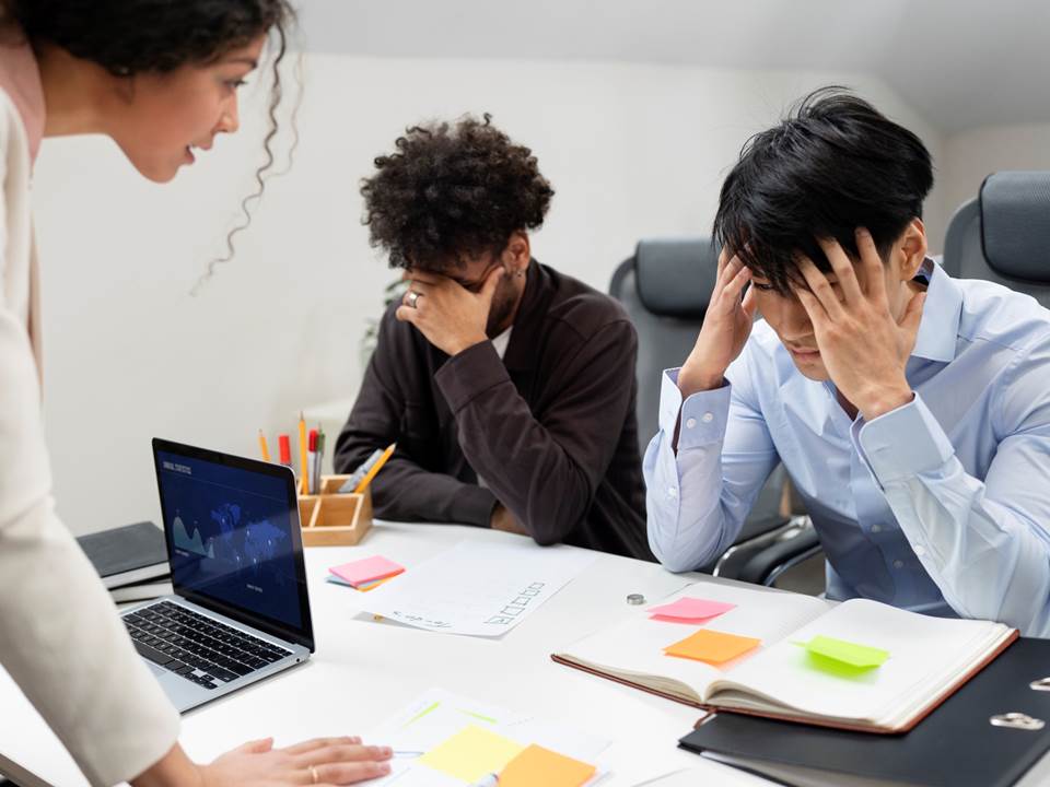 職業不是醫生、工程師，特別容易受到歧視？職場專家點出背後3原因，快遠離「不入流」的人