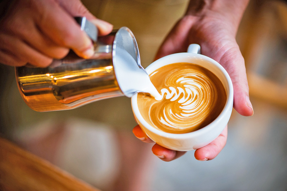 台灣咖啡市場競爭激烈，黑沃、路易莎海外插旗做了哪些準備？海外展店4大重點分析