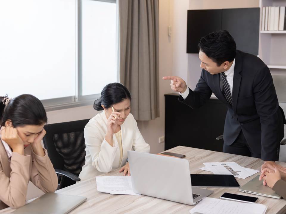 面對負面情緒，先處理事情還是心情？面對難以溝通的同事，你絕對不能「這樣做」！