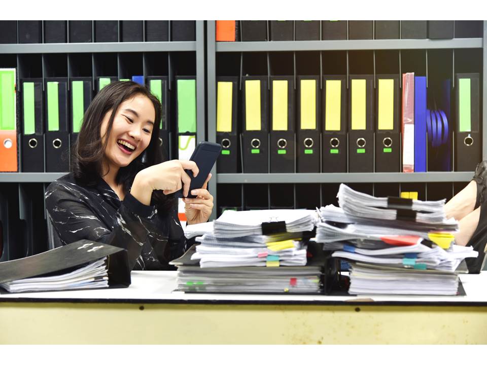 資深老鳥領高薪卻不做事！職場中總有這類人拖垮團隊，領導者該如何處理？