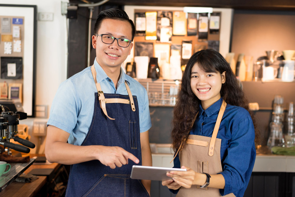 【開店系列6】餐飲開店的殘酷二選一：加盟好還是自創品牌好？自己做還是請人做？