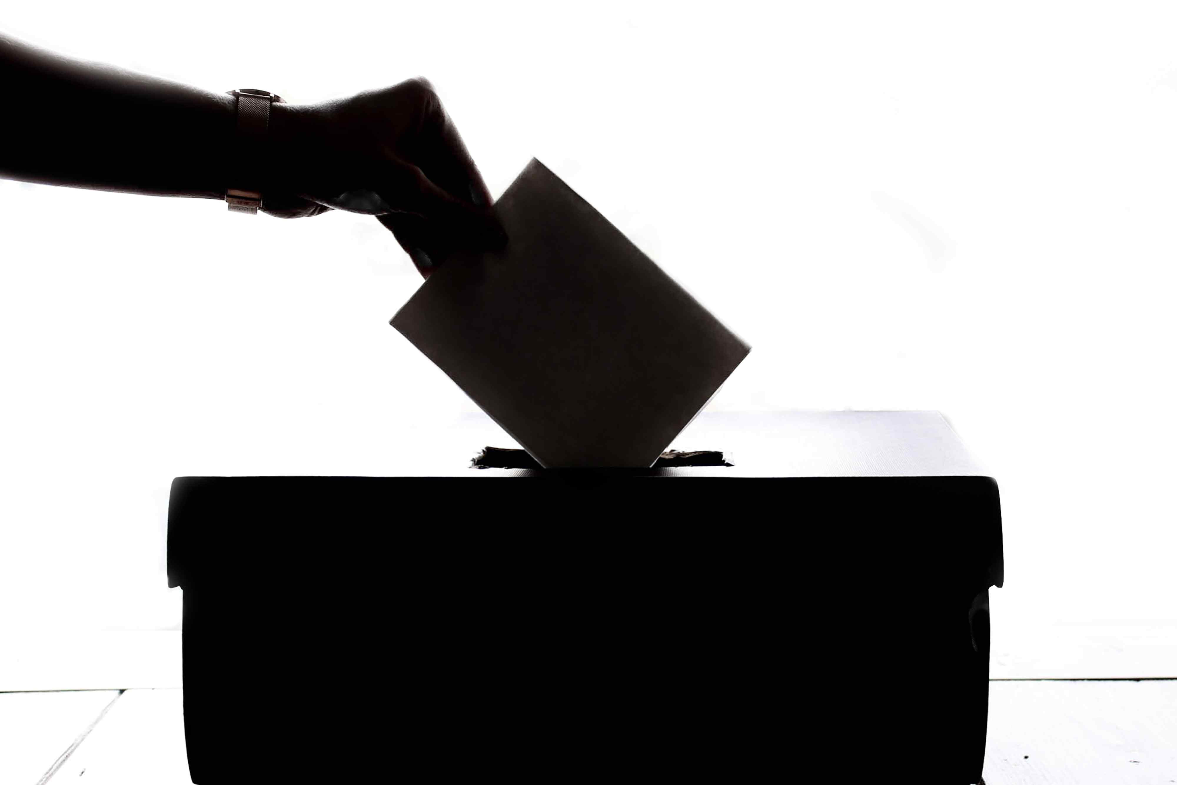 新鮮人面對辦公室敏感政治議題,3招打太極,不用選邊站! 新鮮人面對辦公室敏感政治議題,3招打太極,不用選邊站!